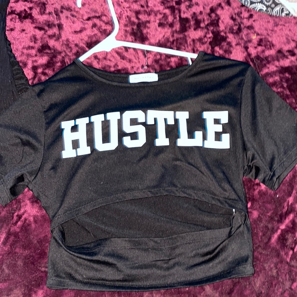 I’m selling my shirt, it’s too small on me, it’s black spandex material, has cut